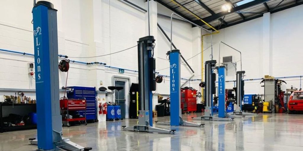 Ravaglioli KPX337WK - The popular choice for garages and workshops requiring a two post lift - Lions Equipment (UK) Ltd - Garage Equipment Engineers